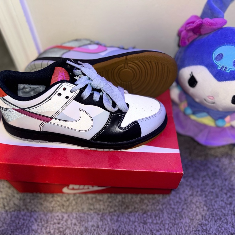 Nike Black and White Sneakers Classic Design